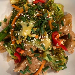 Easy & delish. Used pork instead of steak, low sodium soy sauce (would recommend using the full octane version instead) and added carrots. Turned out great.