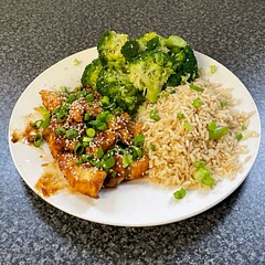 Used olive oil instead of avocado oil. Omitted the sake. Heated the sauce together with the chicken to save time.
Sauce tasted amazing, will definitely make again.