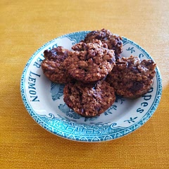 Turned out perfect 😊 Baked it in silicon moulds, added caramelized pecans, also instead of peanut butter made almond butter. 👌 Definitely the easiest sweet breakfast. Used only honey. 