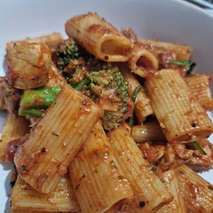 I added some extra seasoning to the chicken to give it a bit of taste (and spice) but otherwise the recipe was quick to make and delicious 😋 also removed cheese due to allergies 