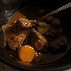Made it in the insta pot.  Modified the recipe a bit.  No water, 3 cups stock, and a whole Guinness.