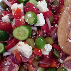 We prefer green olives 🫒 A classic Greek salad, scrumptious! 🥗 😋 