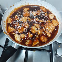 Sweetness of the honey with the rich flavours of the soy sauce, garlic, onion etc.
I added 5 cloves of garlic rather than 2, and served mine with noodles.
recipe called for instapot but my pan did the job.