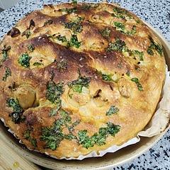 Unreal. Made my own mother doubt it was made by me. I chose parsley and garlic confit for the toppings and, oh joy oh boy, where do we go from here?