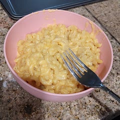 I have the worst sunburn of my life and cooked this with t.rex arms. It is the best mac and cheese I've had in years. Guesstimated the amount of pasta but it worked out perfectly. 5 stars hands down, makes another portion of leftovers