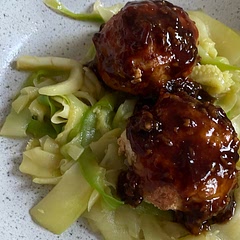 The glaze is not enough for all meatballs. However, I prefer without the glaze.

I have added 2 slices of chorizo diced in the meatballs.