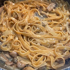I read the comments about it being too liquid so I let it simmer so the liquid could reduce prior to adding the cream, I also added onion and oregano for extra flavour and wow!