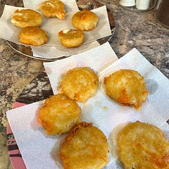 I made half cheddar and half mozzarella. Yum 🤤