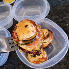 Easy quick snack for my work schedule. Loved that it was low carb and tasted just like pizza 