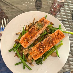 Very tasty meal that does not need carbs to make it filling.