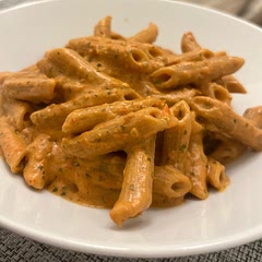 ¡ Sencillamente Brutal !
Nos ha encantado…. La acidez del tomate cherry le aporta una frescura increíble y la ricotta la cremosidad de otro nivel ! Recomendado 100%