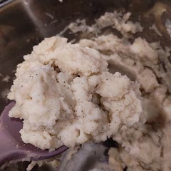 Easy to follow directions for someone who hasn't made homemade mashed potatoes before or used an Instantpot much. Quick process and yummy results! I would say it made 4-6 servings.