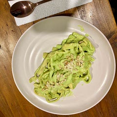 really easy to make, did irtwith fresh egg pasta for my gf and her flatmate toasted some pine nuts for garnish