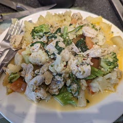 I needed a little more cheese and had to cut the broccoli and spinach down to make tossing the food easier. Served with a baked potato as my dad made some prior. Tasted nice and cheesy. Would make it again.