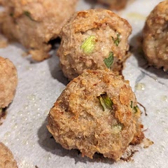 I forgot to buy the zucchini, and I baked them at 350 instead. Super yummy!