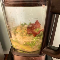 Made a half batch in my soup maker. Threw in a slice of bacon.