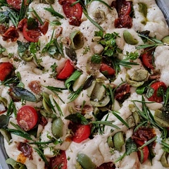 Toppings I used were, cherry tomatoes, basil leaves, sundried tomatoes, green olives, garlic, fresh thyme, fresh oregano, fresh sage & rosemary.