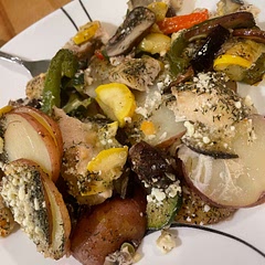 Zucchini, yellow squash, mushrooms, egg plant, potatoes

Seasoned with dill, garlic, Italian seasoning. Topped with melty feta cheese