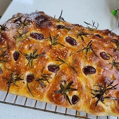 Sorry not sorry, but everyone asks me for this recipe and I pretend that I've lost it or that 'I'll send it to them later'. I am the focaccia queen in town now thanks to you and no one is getting your recipe off me 😂