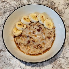So good! Used old fashioned oats, almond milk instead of protein shake and skipped the egg whites. Added 1/2 tsp 0 calorie brown monkfruit sweetener and 1/2 tsp vanilla, and a tiny pinch of salt. Cooked for about 5 minutes.