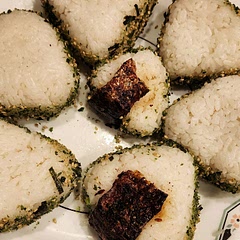 I used their sushi rice recipe and some leftover miso salmon/kewpie mayo for the filling. Just for fun I used the fish skins instead of nori since I had none lol