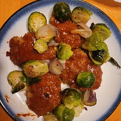 This was incredibly good and quite easy, too. Used seitan in place of chicken. Added some brown sugar to the sauce as another reviewer had recommended. Used hot honey because that is what I had. Will absolutely make this again. 
