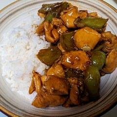 I didn't have any red peppers on hand so I only stuck with green, but this turned out delicious! Also cut back a little on the chiles because I am Too White For That 😅 10/10 would make again 