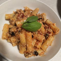 This was so delicious! Definitely made more than expected. Seemed more like 3 and a bit portions.