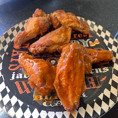 Very delicious recipe!!!
Got 3 plain n 3 tossed in buffalo sauce & there both amazing. 😍