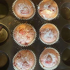 did half the recipe and dyed them pink:)
tasty and the strawberries give it a good sweetness