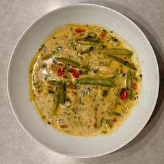 Delicious as always - one of the few meals I really enjoy prawns in. Great with some garlic bread to dip!