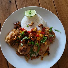 I made this dish with less soysauce and less honey. 