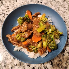 Everyone liked it. A bit salty, maybe add something to spice it up a bit
Used a serlion steak
Added carrots
Doubled sauce amounts
Let the steak marinade in some of the sauce before cooking
When cooking sauce added some hoisen sauce to the mixture 