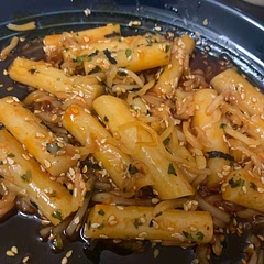 this was my first time ever having tteokbokki and its soooo good i put some furikake seasoning on it 💯💯