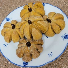 fyi too wet and sticky of a dough will look like the bottom, darker pumpkin and flatten