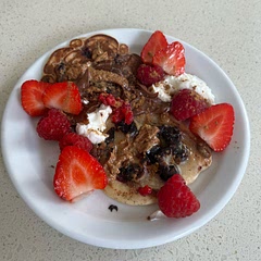 100/10 amazing!!
i halved the recipe and replaced some stuff, topped it with almond butter, hazelnut spread, yogurt and berries. LOVE!!