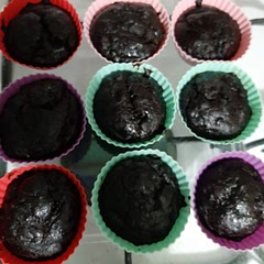 Too bitter. I think 50 gr of cacao is too much for these muffins. 