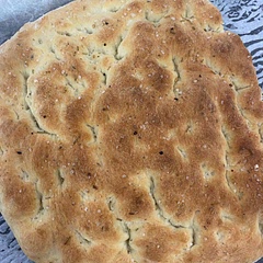 Simple and very tasty! I initially thought that 2 tsp of garlic powder was a little much as it really smelled garlicky when the machine was kneading the dough but it ends up it was the perfect amount. I topped it with coarse sea salt and a little Epicure rosemary spice ๐๐ป