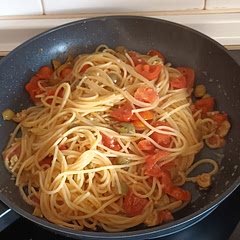 Es war sehr lecker 😋 und schnell zubereitet. Wir haben noch Oliven hinzugefügt.