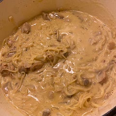 v easy. added extra mushrooms and left out the pimentos. cooked chicken in a pan and used veg stock. will prob add other veggies next time. super easy recipe and will def make again.