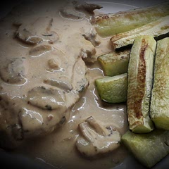 Served with zucchini wedges 
