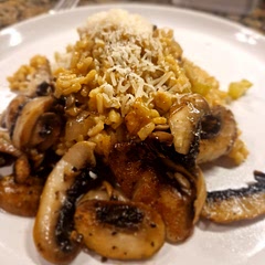 This was so good!! 
Can't go wrong with rice and mushrooms!