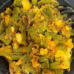 Con sofrito de cebolla, ajo y pimentón para mejorar la receta “al estilo familiar“