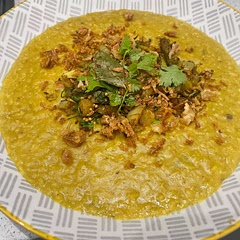 This is the second time I’ve made it and it’s turned out really well both times, I skipped the chilli topping this time as I didn’t have any fresh chillies. I served with chapatti flat breads