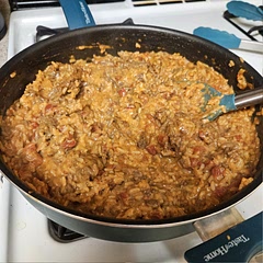 Ingredients list doesn't list oil, but it's the first step in the recipe. Tastes good though! 