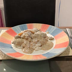 A lovely, easy version of a stroganoff. Would probably add a wee bit more heat in future as felt it needed a few twists of black pepper at the table. Would definitely make again.