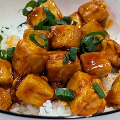 Easy and filling, good weeknight recipe. Made 2x the sauce as other commenters suggested and would definitely do the same next time - don't think it would be saucy enough otherwise