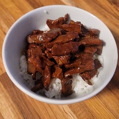 This was a good and easy recipe to make! My meat tasted tough tho, but that's most likely because i never cooked steak before and overcooked it 😅 but the flavor was good and i love anything with rice 🤍