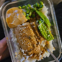 This turned out so good! I added a bit of rice vinegar to the finished rice & made up a small batch of spicy mayo (mayo, Sriracha, sesame oil, soy sauce)

*photo is from second day leftovers. Reheats well and tastes just as good as day one!