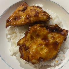 Absolutely delicious sauce. I used chicken breasts because that’s what I had on hand, just wasn’t a big fan of how it fried with the flour mixture (my fault probably). It’s all good though, sauce made up for it. Family is happy 👍🏻